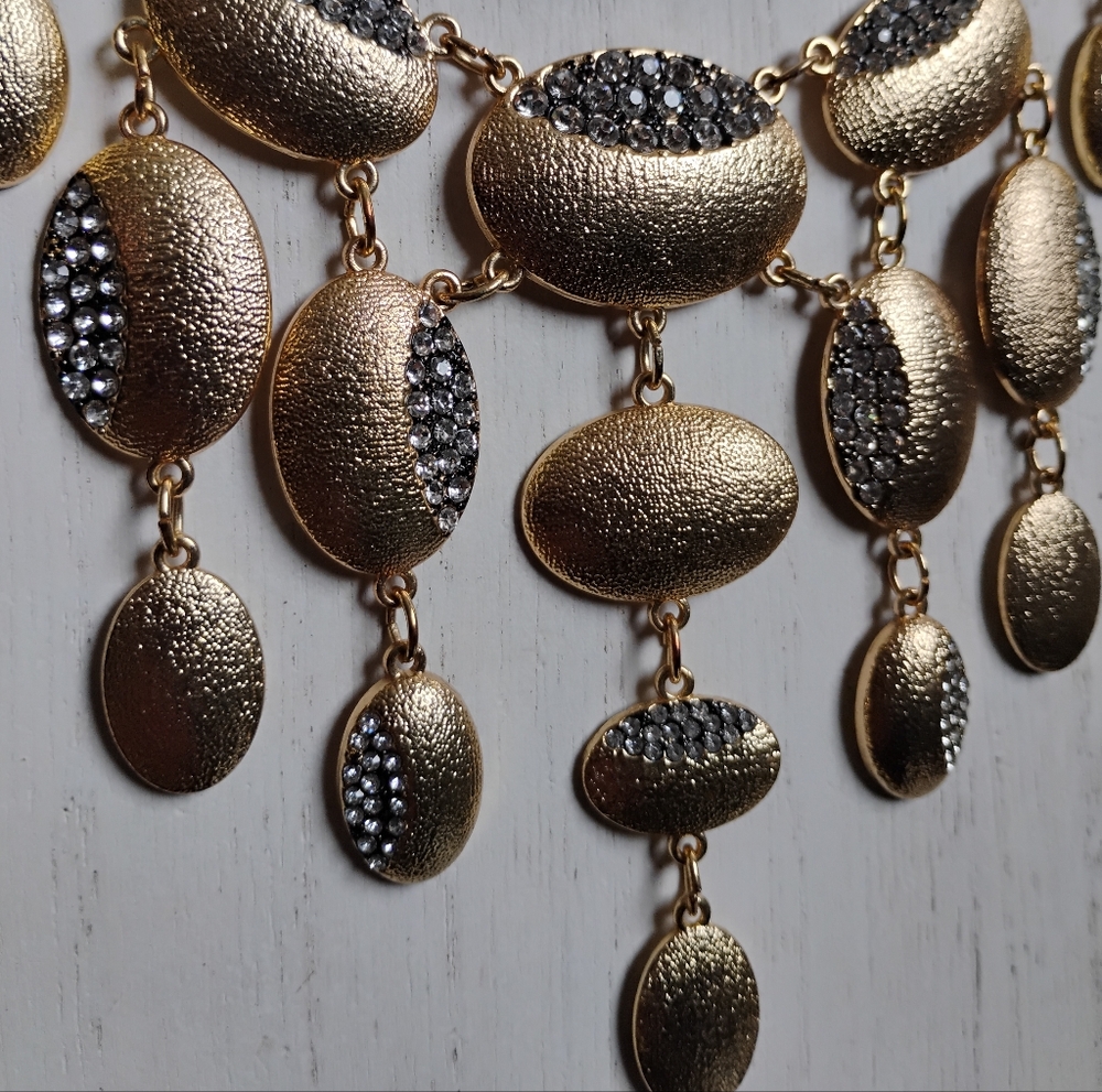 Beautiful Textured Gold And Rhinestone Statement Necklace - Picture 4 of 5